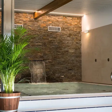 Wellness Holzberg - Krytý Relaxační Bazén, Dětský Bazén, Whirlpool, Sauna, Restaurace, Bowling, Venkovní Hřiště, Herna, Pingpong, Billiard Suchá Rudná