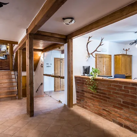 Wellness Holzberg - Krytý Relaxační Bazén, Dětský Bazén, Whirlpool, Sauna, Restaurace, Bowling, Venkovní Hřiště, Herna, Pingpong, Billiard 4*