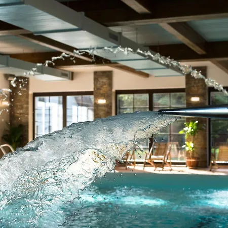 Wellness Holzberg - Krytý Relaxační Bazén, Dětský Bazén, Whirlpool, Sauna, Restaurace, Bowling, Venkovní Hřiště, Herna, Pingpong, Billiard Hotel