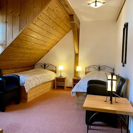 Hotel Wellness Holzberg - Krytý Relaxační Bazén, Dětský Bazén, Whirlpool, Sauna, Restaurace, Bowling, Venkovní Hřiště, Herna, Pingpong, Billiard 4*