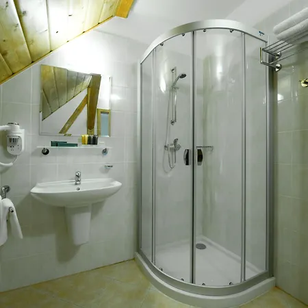 Hotel Wellness Holzberg - Krytý Relaxační Bazén, Dětský Bazén, Whirlpool, Sauna, Restaurace, Bowling, Venkovní Hřiště, Herna, Pingpong, Billiard Suchá Rudná