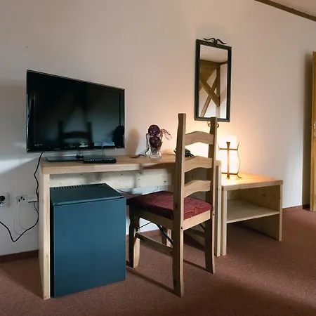 Wellness Holzberg - Kryty Relaxacni Bazen, Detsky Bazen, Whirlpool, Sauna, Restaurace, Bowling, Venkovni Hriste, Herna, Pingpong, Billiard Hotel 4*